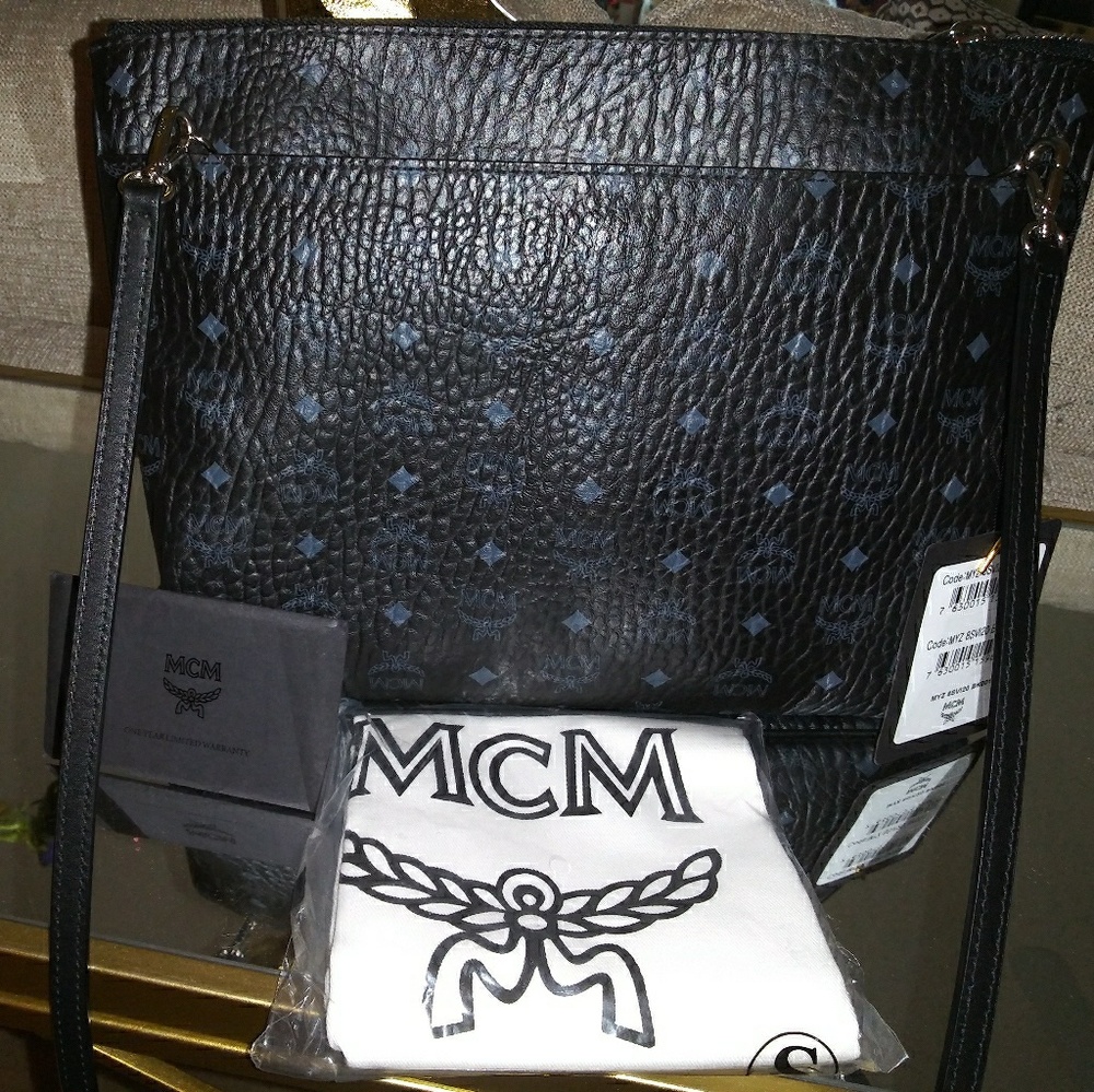Like new MCM cross body. Cheaper with PP.
